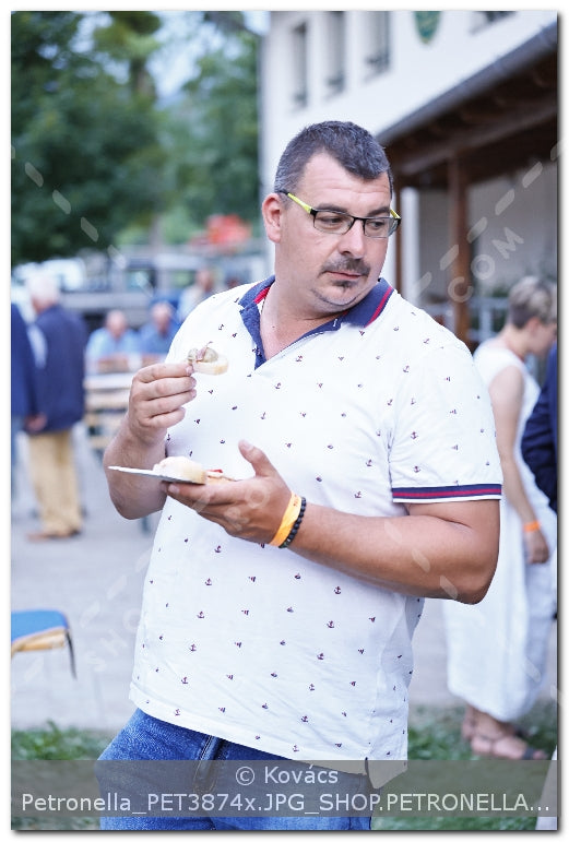 A kép az eredeti csökkentett reprezentációja