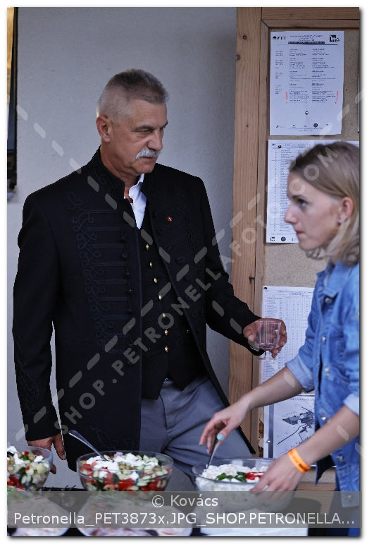 A kép az eredeti csökkentett reprezentációja